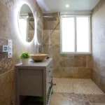 Rénovation salle de bain carrelage effet pierre clé en main à la Trinité-Surzur - RTMS